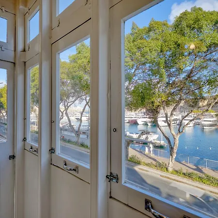 Apartment Valletta Marina View - Seafront *