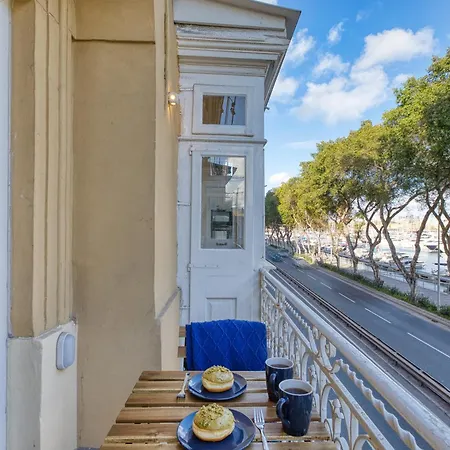 Daire Valletta Marina View - Seafront *
