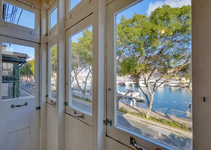 Daire Valletta Marina View - Seafront *
